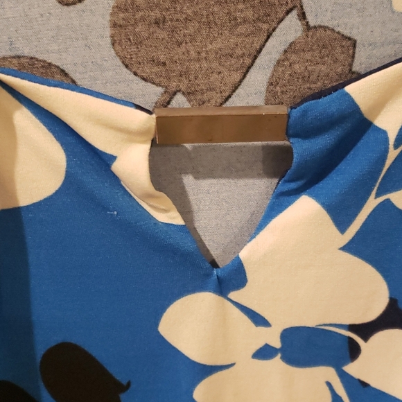 Stretchy, Dressy, Floral Plus Size Tank - Picture 4 of 4